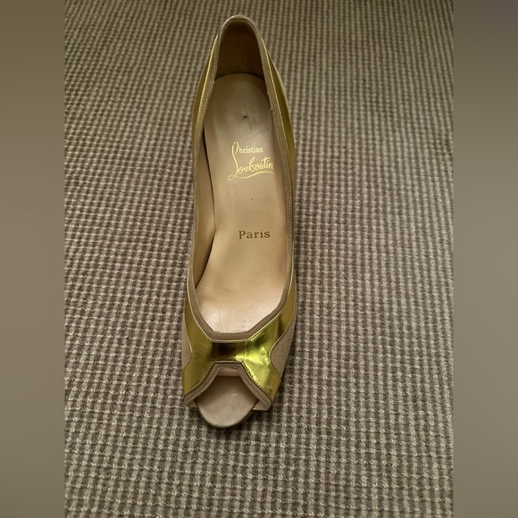 Red Bottoms. Tan Suede Peep Toe Pumps With Gold Accents fit like size 8. - Picture 10 of 12